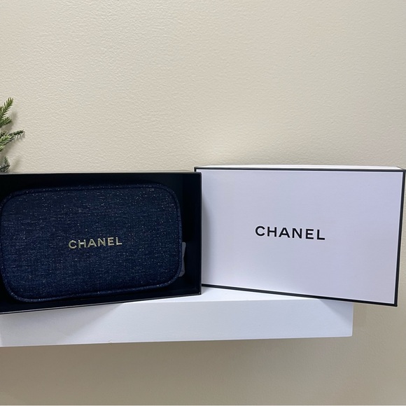 Chanel Holiday 2023 Tweed make up pouch - Picture 7 of 8
